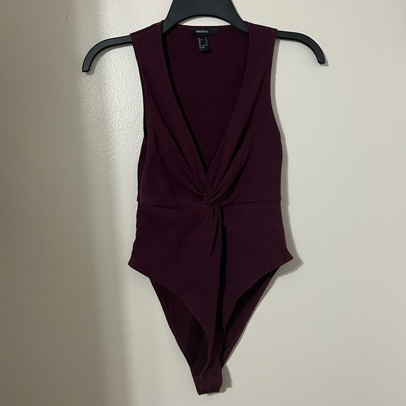 Forever21 | V-Neck Twist Bodysuit - Picture 3 of 5